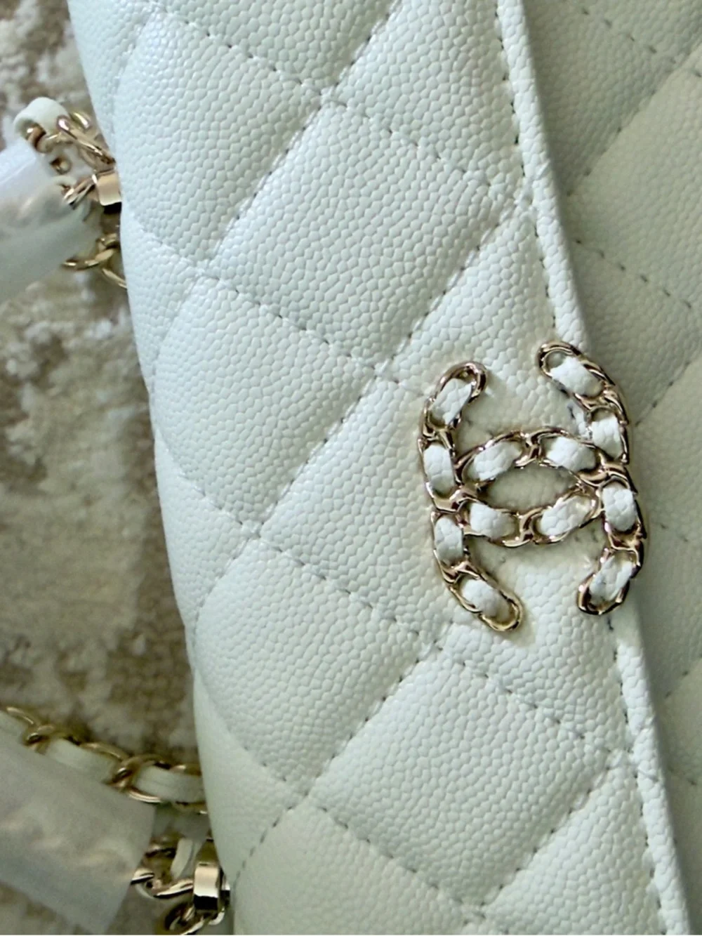 Chanel makeup bag white - Picture 3 of 4